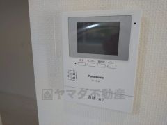 防犯性、セキュリティ対策に安心できるテレビモニター付きインターフォンです。セールスマン対策にもなり安心できます。