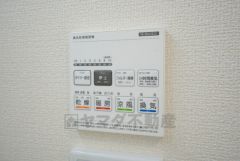 浴室暖房乾燥機には、暖房、乾燥、涼風、換気の4つの機能が付いています。タイマー付きです。換気・雨の日の洗濯も安心です＾＾