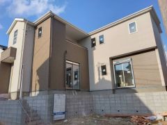 スーパーや小学校なども近く周辺環境充実。快適でゆとりのある生活空間で新生活を始めましょう＾＾