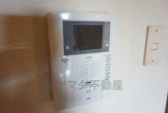 防犯性、セキュリティ対策に安心できるテレビモニター付きインターフォンです。セールスマン対策にもなり安心できます。