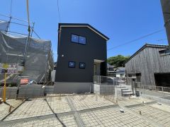 カースペースは並列で2台分確保。