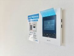防犯性、セキュリティ対策に安心できるテレビモニター付きインターフォンです。セールスマン対策にもなり安心できます。
