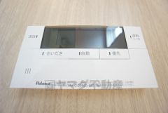 湯量・湯温の設定、そして保温までワンタッチのフルオートバス。便利な追い炊き機能付きです。