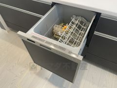 家事の時間が短縮できる食器洗浄乾燥機付。後片付けも楽になりますね。