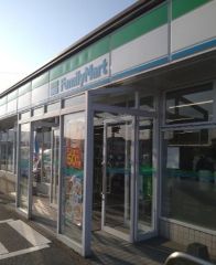 ファミリーマート　唐津中原