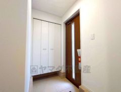 採光も考えられた明るい玄関です。