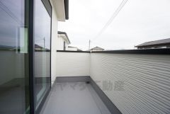 陽当たりの良いバルコニーです。お洗濯やお布団干しはもちろん、日光浴スペースにも。