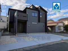 ゆっくり普通自動車3台分＾＾並列で駐車できるのでお車を入れ替える必要もありません＾＾