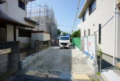 落ち着いた住宅地内で快適な生活を実現してみませんか。住人以外の車の進入も少なく、小さなお子様を持つご家庭にも安心です。