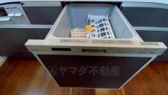 ビルトインタイプで、キッチンと同じカラーにすることにより一体感を持たせることができます。乾燥機能が備わっているため家事の時間が短縮できます。