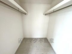 ウォークインクローゼットはゆとりのある広々設計です。