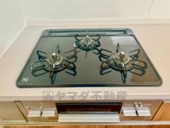 3口コンロなので、効率よく調理ができます。毎日のお料理が楽しくなりますね。