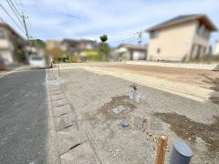 カースペースは2台分確保＾＾ご夫婦で1台ずつ所持されているご家庭も、来客時も安心ですね