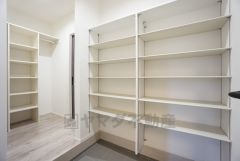 玄関にはシューズボックスとは別にSIC付き。ベビーカーやゴルフバッグなどもまとめて収納できそうです＾＾