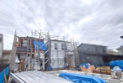 カースペースは縦列で3台。