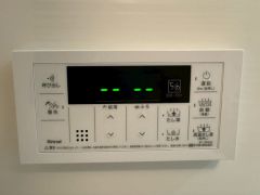 追い焚き・自動湯はり機能付きで、毎日のバスタイムも快適。
