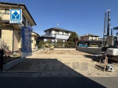 スーパーや銀行など生活に便利な施設が徒歩圏にある住みやすい立地です