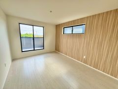 2面採光を確保した明るい室内は、風通しも良く、大変居心地の良い空間となっております。爽やかな風を感じて起きる朝は、快適生活の始まりに。