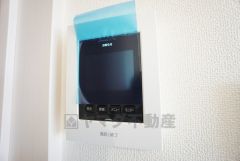 防犯性、セキュリティ対策に安心できるテレビモニター付きインターフォンです。セールスマン対策にもなり安心できます。