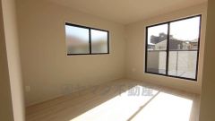 バルコニーに面していて日当たりがよく、寝室としての利用もおすすめです＾＾