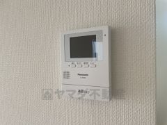 防犯性、セキュリティ対策に安心できるテレビモニター付きインターフォンです。セールスマン対策にもなり安心できます。
