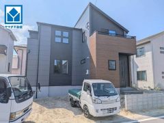4LDKのゆとりある間取り。LDK横には続き間の4.8帖洋室を配置。キッチン収納やWICも完備し、収納力も充実＾＾