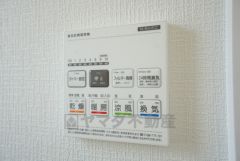 浴室暖房乾燥機には、暖房、乾燥、涼風、換気の4つの機能が付いています。タイマー付きです。換気・雨の日の洗濯も安心です＾＾