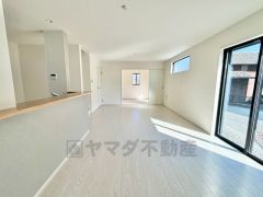 南側に窓がついており、明るく開放感があふれる家族団らんの空間。