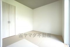 リビングは隣接の和室を合わせると開放感あふれる空間です。