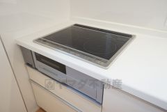 お手入れのしやすいIHクッキングヒーターです。
