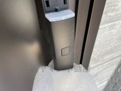 かざすだけで開閉できる、タッチキー採用の玄関。お買い物帰りで、両手がふさがってきても簡単に中に入れます＾＾