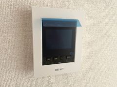 防犯性、セキュリティ対策に安心できるテレビモニター付きインターフォンです。セールスマン対策にもなり安心できます。