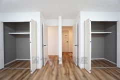 10帖の洋室は、2ドア1ルーム、クローゼットも2ヶ所ついています＾＾お子様の成長やライフステージに合わせてお部屋を仕切ることができます＾＾