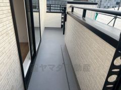 陽当たりの良いバルコニーです。お洗濯やお布団干しはもちろん、日光浴スペースにも。足元は防水工事施工済です。