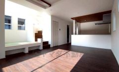 リビングは和室と合わせて23帖＾＾吹き抜け構造で明るく広々使えます＾＾