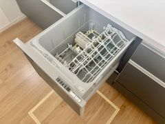 炊事時間を大幅に短縮できる食器洗浄乾燥機付き＾＾食器を洗う手間が減るので家族とのコミュニケーションの時間や自分の時間が増えますね。