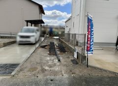 カースペースは2台分確保＾＾ご夫婦で1台ずつ所持されているご家庭も、来客時も安心ですね。