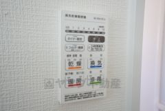 浴室暖房乾燥機には、暖房、乾燥、涼風、換気の4つの機能が付いています。タイマー付きです。換気・雨の日の洗濯も安心です＾＾