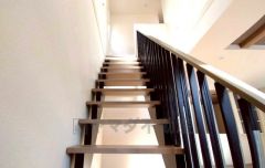 家族のコミュニケーションがとりやすいリビング階段採用＾＾