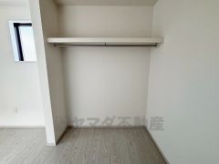 オープンクローゼットでお部屋が広く見えます＾＾