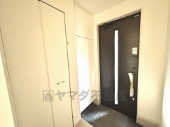 たっぷり収納できるシューズボックス付きなので、家族全員の靴がきれいに整頓できます。