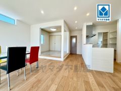 キッチンから会話が弾みそうなダイニングです。お友達や親せきをお招きするのも楽しみになりますね＾＾