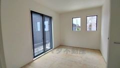 リビングは隣接の和室を合わせると25帖以上の開放感あふれる空間です。