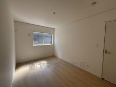 ナチュラルなカラーの洋室です。