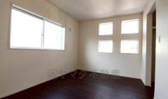 クローゼット付きなので、すっきりと整理整頓でき気持ちよく過ごせますね＾＾