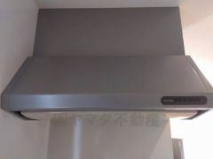 調理により発生する油煙や臭いを吸い込み、屋外へ排気してくれます。