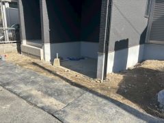 シンプルでいつまでも飽きのこないデザインが周囲の環境に調和し、どんなご家族にもフィットするデザインです。