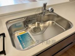 大きなお鍋も楽々洗える幅の広いシンクです＾＾