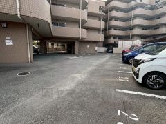 駐車場。空き状況はお問合せください。