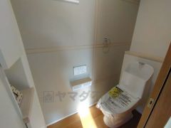 温水洗浄機付トイレです。節水機能もあるので、安心して使えます